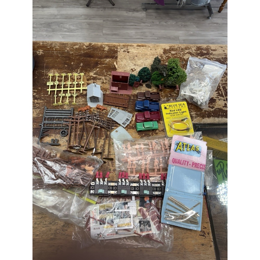 Lot Vintage Railroad Train Accessories Bachmann, Atlas, Tyco People Switch Etc